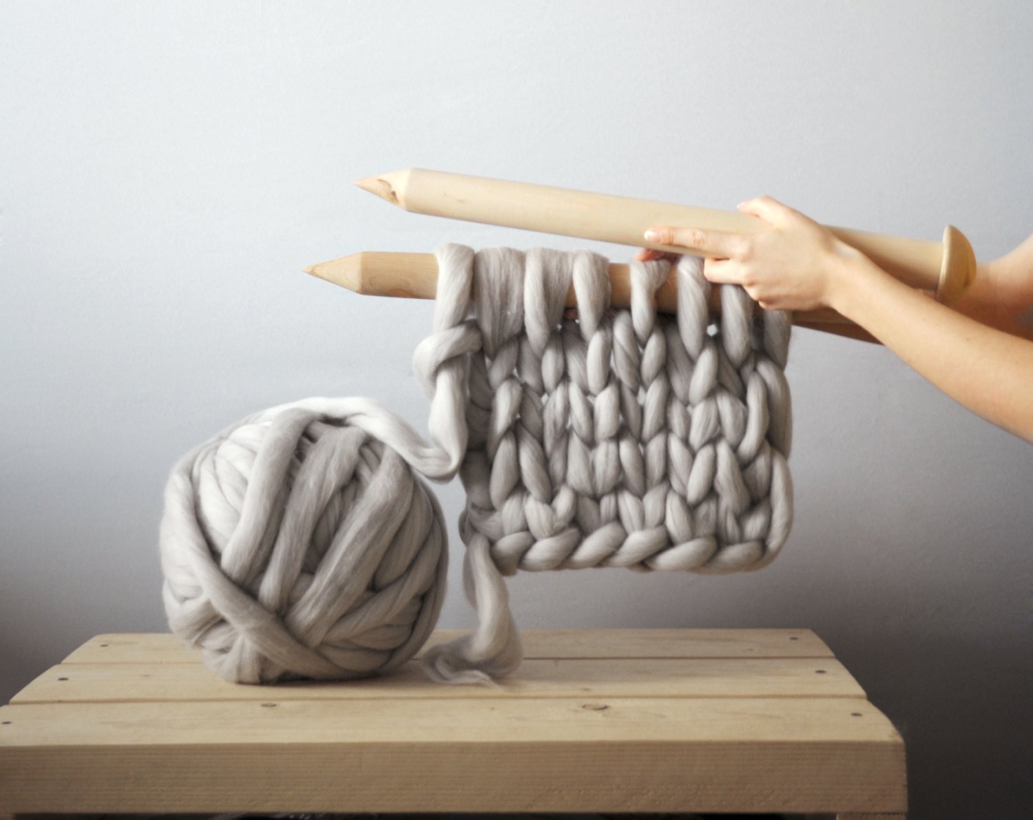 Giant Knitting Needles Create Stunning Wearable Works…